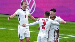 Pemain Inggris merayakan gol Raheem Sterling (Foto: AP/Matt Dunham)