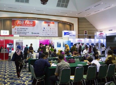 Even bursa karier biasanya menjadi media para aplikan memburu pekerjaan di perusahaan multinasional | Sumber gambar: careercenter.atmajaya.ac.id