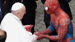 Spiderman bertemu Paus Fransiskus di Vatikan | Foto dari vaticannews.va
