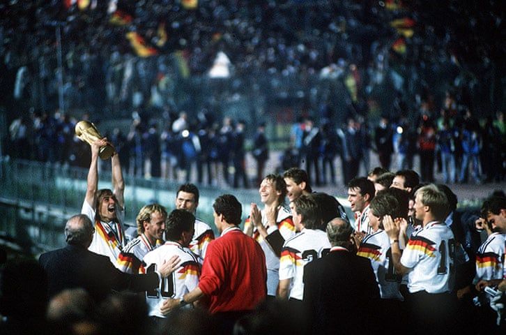 Di Akhir, Jerman lah yang tersenyum. (Bob Thomas/Getty Images)