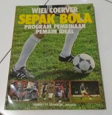 Buku dasar sepakbola karya Wiel Coerver, sumber gambar ; bukalapak.com
