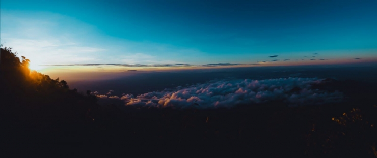 golden sunrise puncak gunung lawu ( dokumen pribadi)