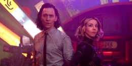 Loki (Tom Hiddleston) dan Sylvie (Sophia Di Martino) dihadapkan pada situasi hidup - mati di salah satu kiamat (Credit: Disney+)