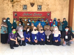 Foto 3. Kader PKK Desa Sepanjang, Mahasiswa KKN UM 2021, dan Perwakilan Dinas Kesehatan Kabupaten Malang (Dokpri)