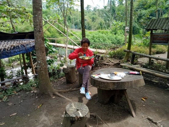 Nasi pecel dan kopi sangit. Dokpri