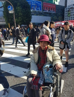 Dokumentasi pribadi - Pelican crossing yang viral adalah di Shibuya. Sangat terkenal dengan "Shibuya crossing", dengan 5 jalur zebra-cross, padat ekali, dan setiap saat ada yang menekan tombol, setelah lampu hijau berganti lampu merah untuk pedestrian.