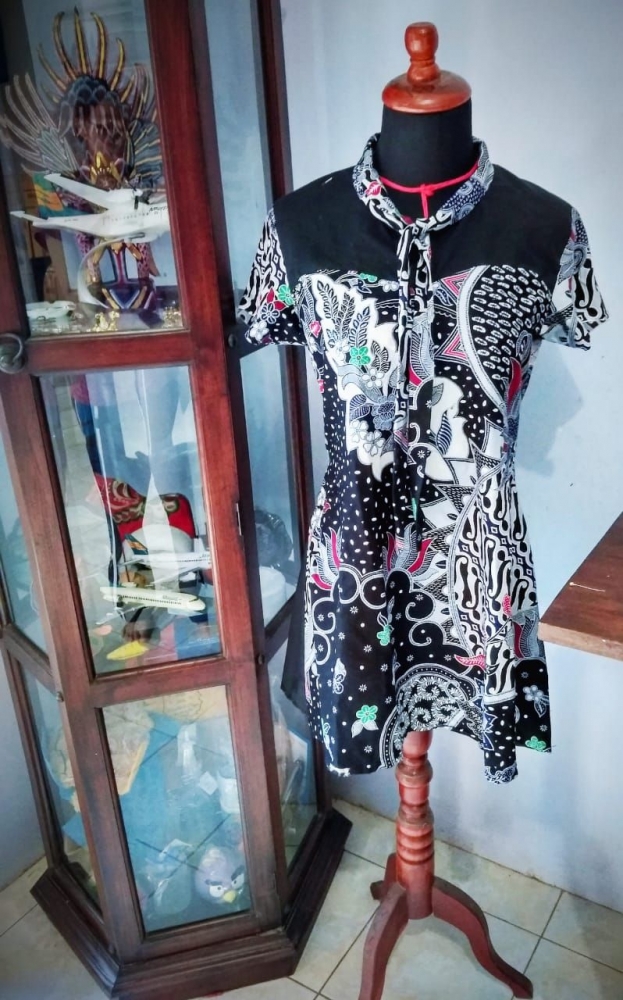 Dress hasil rancangan dan produksi Rulia Fitrianti (dokpri)