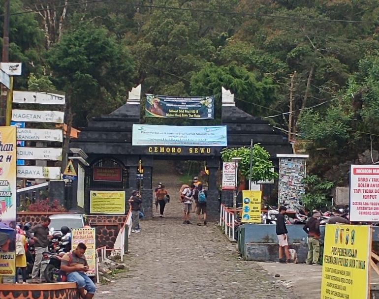 Gerbang pendakian Cemoro Sewu (dokpri)