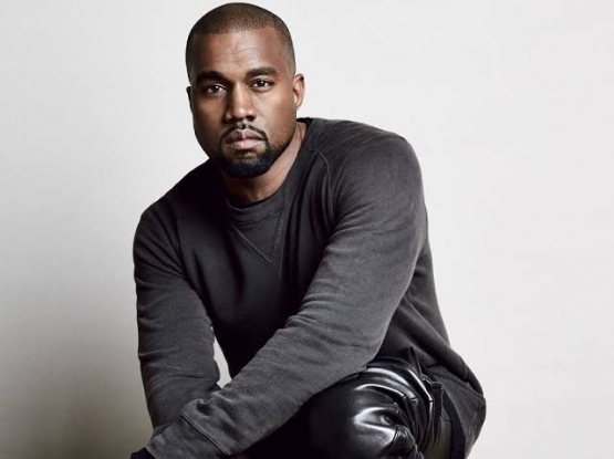 Kanye West terang-terangan menggunakan auto-tune untuk menciptakan efek tertentu (sumber: gq.com)