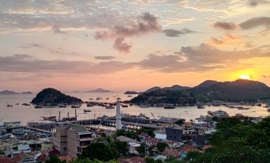 Panorama Pulau Monyet dan Pulau Bajo dari Puncak Waringin Labuan Bajo. Foto: Dok. Pribadi Kristianto Naku.