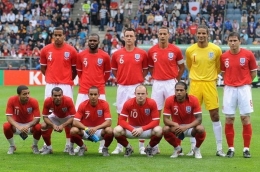 Salah satu line-up Timnas Inggris di 2010. Sumber: via Grid.id