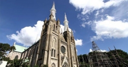 Katedral Jakarta (sumber: popmama.com)