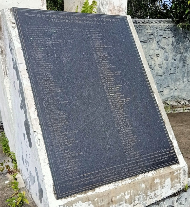 Prasasti Makam Juang Korban Pembunuhan Jepang di Ketapang berisi nama-nama korban. Dokumentasi pribadi.