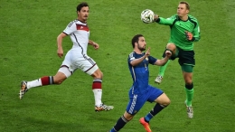 Neuer adalah kiblat bagi kiper modern. (AFP/Gabriel Boys)