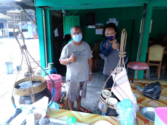 Penulis bersama Pak Alex (dokpri)