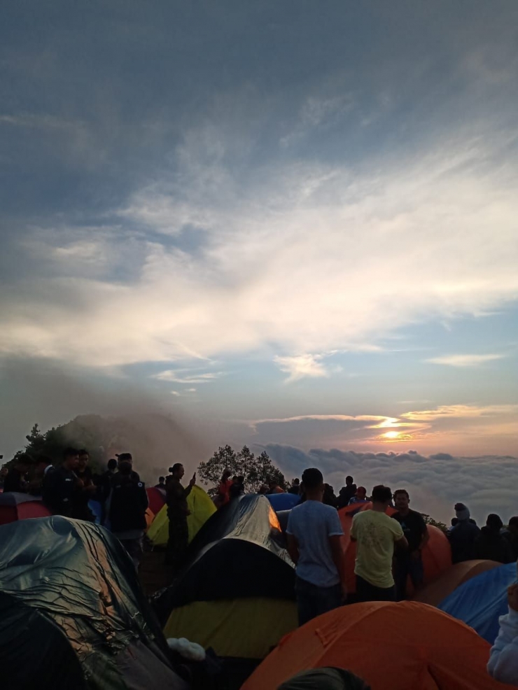 Matahari terbit di Puncak Andong (dokpri)