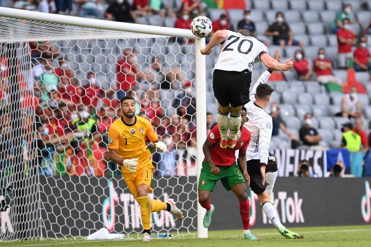 Pemain Jerman Robin Gosens mencetak gol saat melawan Portugal dalam laga Grup F Euro 2020 di Football Arena, Muenchen, 19 Juni 2021. Via kompas.com