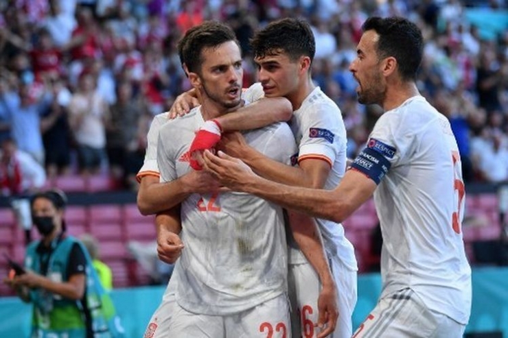 Para pemain Spanyol merayakan gol ke gawang Kroasia. Sumber foto: AFP/Stuart Franklin via Kompas.com