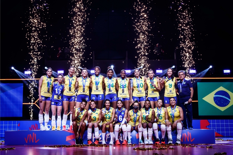 Brasil kembali jadi runne-up VNL setelah raihan serupa juga Gabi Guimaraes peroleh di VNL 2019| Sumber: en.volleyballworld.com