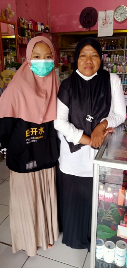 foto bersama pemilik toko ( source: dokpri)