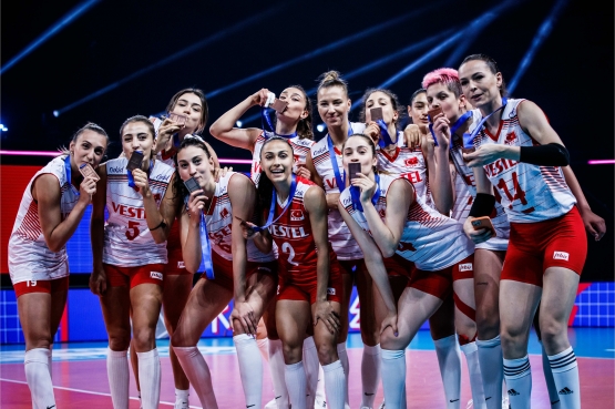 Kalahkan Jepang, tim putri Turki berhak atas medali perunggu| Sumber: en.volleyballworld.com
