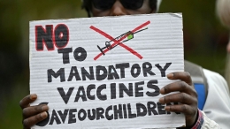 Ilustrasi penolakan imunisasi vaksin untuk anak (Sumber: https://www.ft.com)