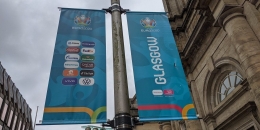 Banner sponsor di Glasgow. Sumber: Daniel / www.thewire.in