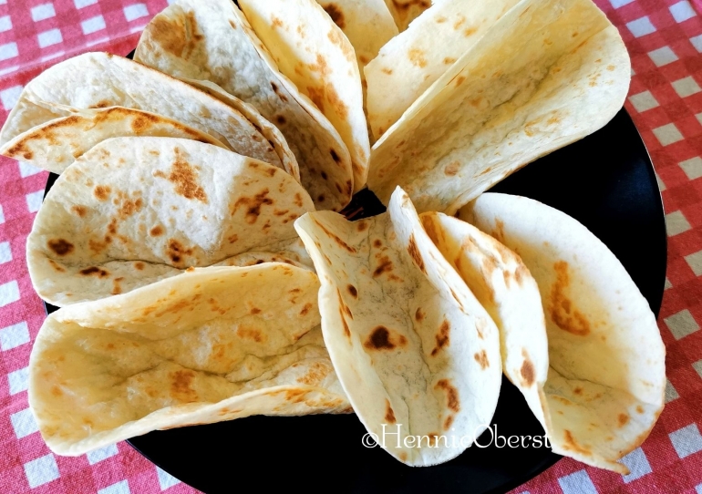 Tortilla mini untuk membuat taco | foto: HennieTriana