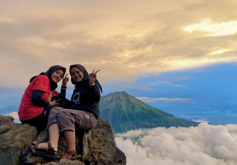 Pesona Gunung Sindoro dengan Pemandangan Gunung Sumbing