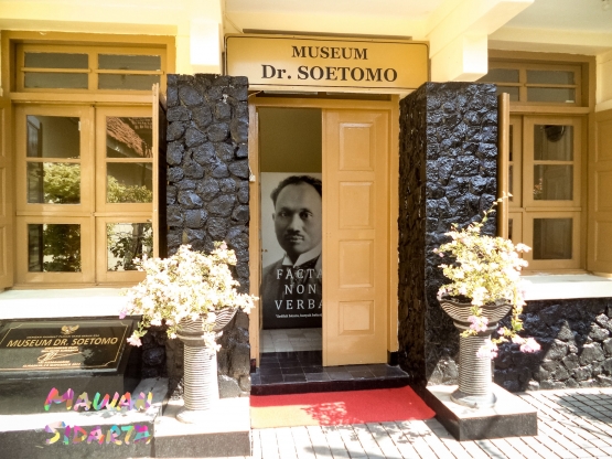 Pintu masuk Museum Dr Sutomo Surabaya (Dokumentasi Mawan Sidarta)