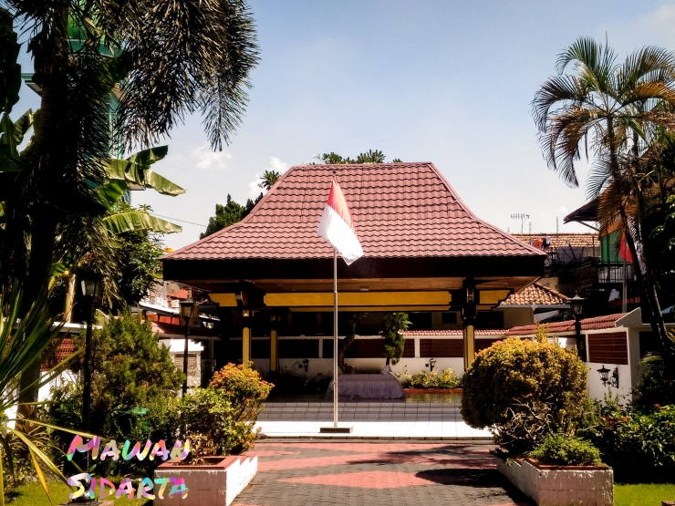 Makam Dr. Sutomo yang berada di kompleks Gedung Nasional Indonesia (GNI) Bubutan, Surabaya (Dokumentasi Mawan Sidarta) 