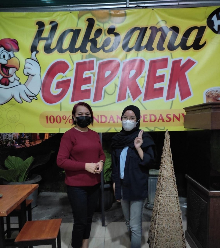 Dokumen pribadi : foto bersama pemilik haksama geprek