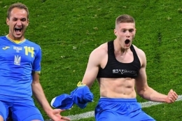 Artem Dovbyk Kala Melakukan Selebrasi Selepas Mencetak Gol Kemenangan Ukraina Atas Swedia - Sumber : bola.kompas.com