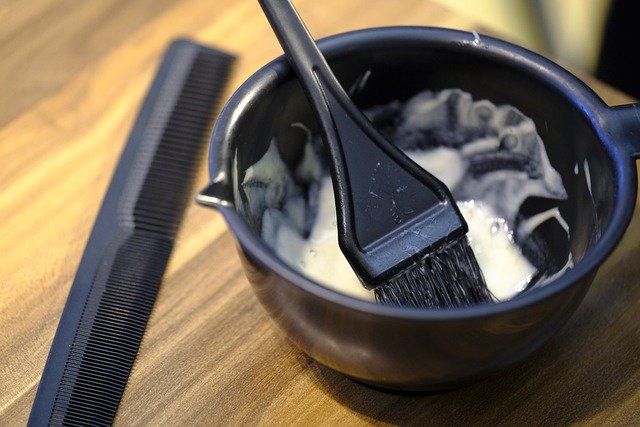 Alat dan bahan mengecat rambut di rumah (Foto : pixabay.com/Bru_No)