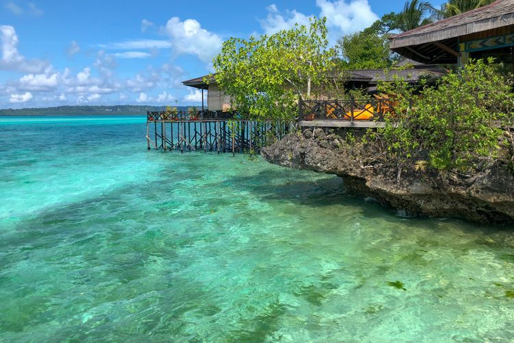pesona keindahan pulau Derawan (sumber: travel.kompas.com)