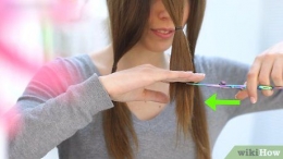 Memotong rambut sendiri dengan cara membagi tiga bagian (foto: wikihow.com)