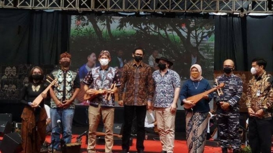 Foto bersama di pembukaan International Conference Sound of Borobudur (sumber: Wartakotalive)