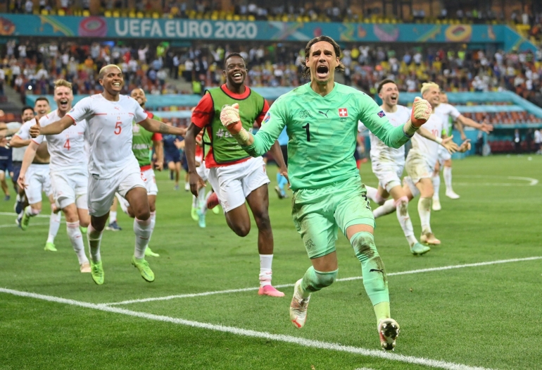 Yann Sommer dkk rayakan kemenangan atas Prancis/ foto: UEFA.com