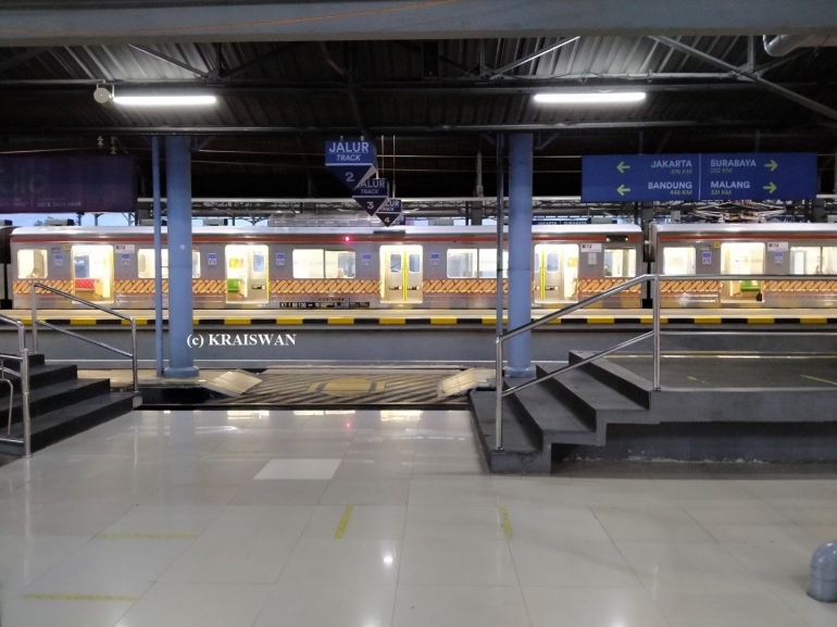 Ruang tunggu di Stasiun Solobalapan | foto: KRAISWAN