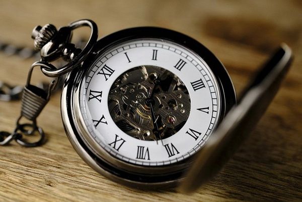Jam sebagai tanda waktu yang terbatas (sumber: pixabay.com/Bru-nO)