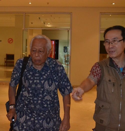 Prof. Mundardjito bersama saya pada acara Diskusi Ilmiah Arkeologi 2019 (Foto: Fadhlan Intan)