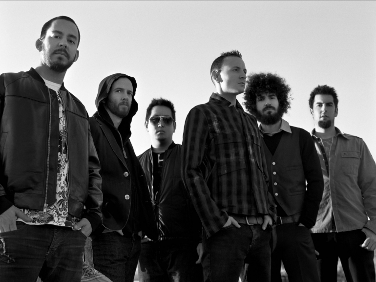 Linkin Park di tahun 2007 pada sesi foto untuk album