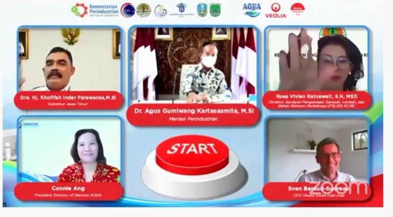 Deskripsi : Peresmian Pabrik Daur Ulang dan Pemroses botol PET Veolia Indonesia yang didukung Danone Aqua I Sumber Foto : youtube AQUA Lestari