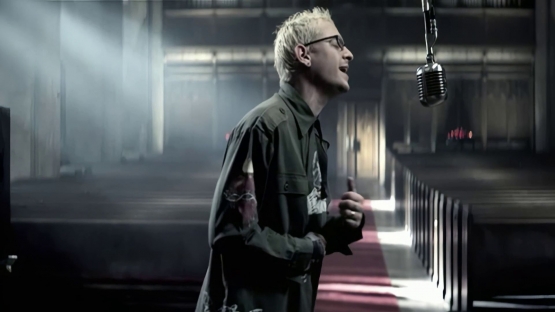 Chester Bennington dalam video musik 