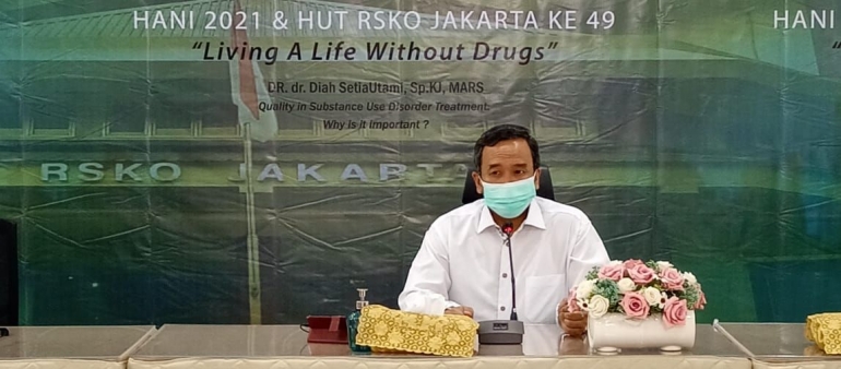 Deskripsi : Sekretaris Direktorat Jenderal Pelayanan Kesehatan, dr.Azhar Jaya, SKM, MARS saat memberi sambutan HUT RSKO Jakarta ke 49 I Sumber Foto : dokpri