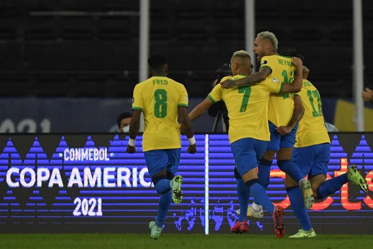 Selebrasi pemain Brasil di laga perempat final kontra Chile (3/7). Sumber: AFP/Mauro Pimentel/via Kompas.com