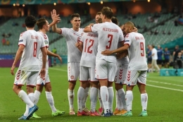 Para pemain Denmark merayakan gol ke gawang Republik Ceko di babak perempatfinal (Foto: AFP/OZAN KOSE)