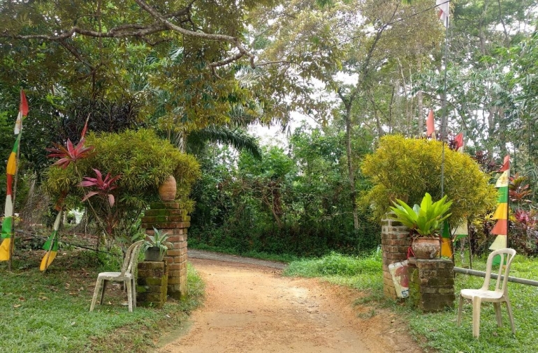 Ilustrasi pintu masuk Pantai Batu Dinding, Bangka. (Dokumentasi pribadi)