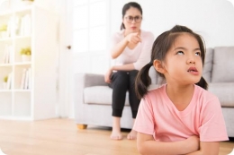 Reaksi Anak yang Kesal dengan Orang Tua. Sumber Bebe Rosie