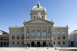 Bundeshaus - Bern. Sumber: Flooffy / wikimedia